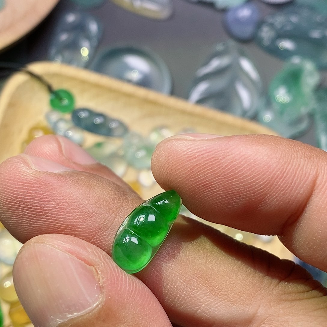 翡翠颈饰未镶嵌翡翠