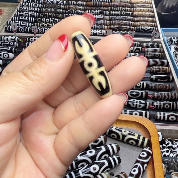 玛瑙/玉髓颈饰未镶嵌安****施