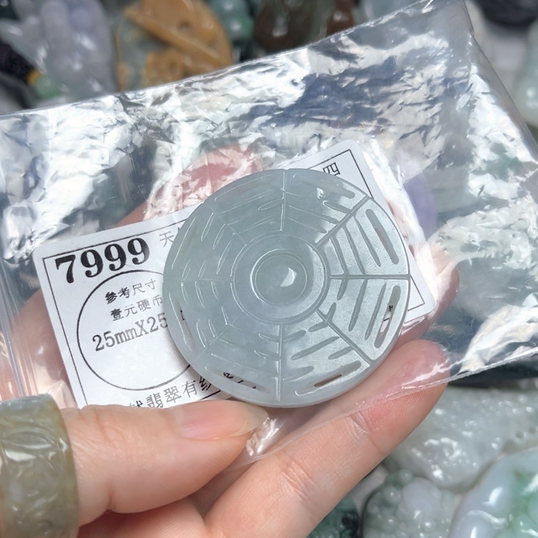 翡翠吊坠(不含链)未镶嵌7999瑕疵