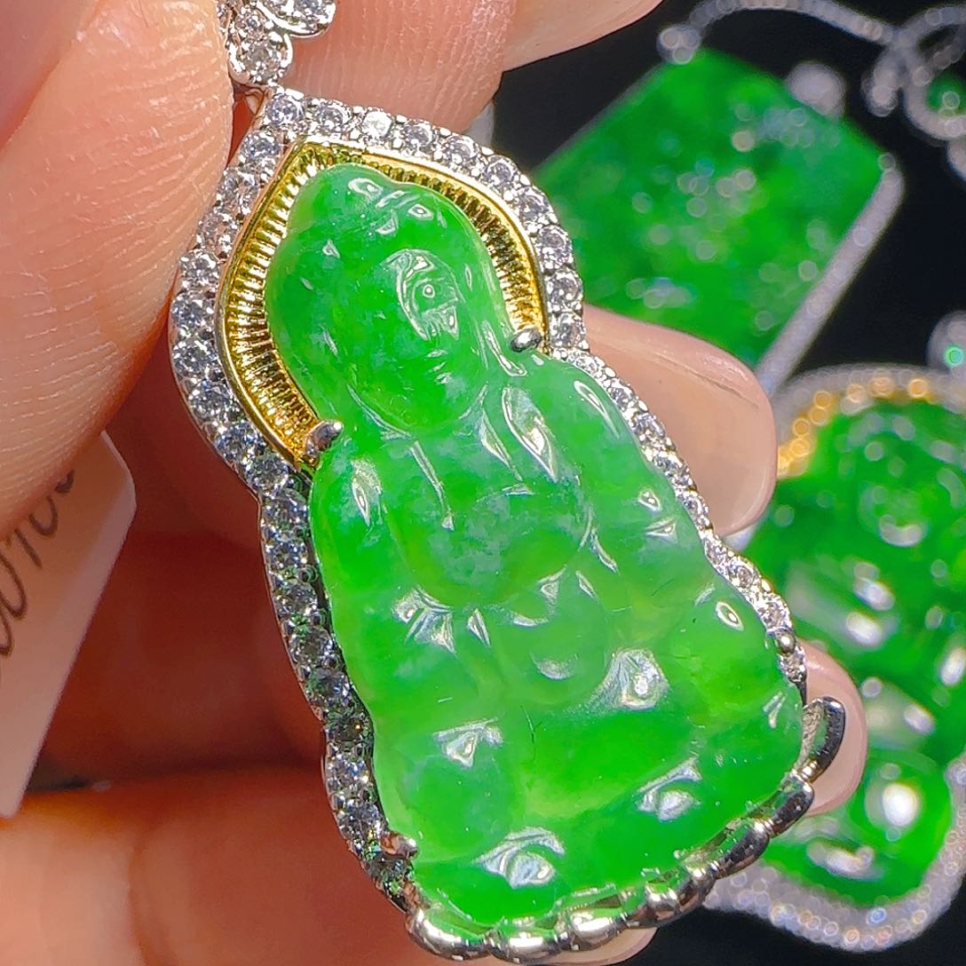 翡翠吊坠(赠链)未镶嵌