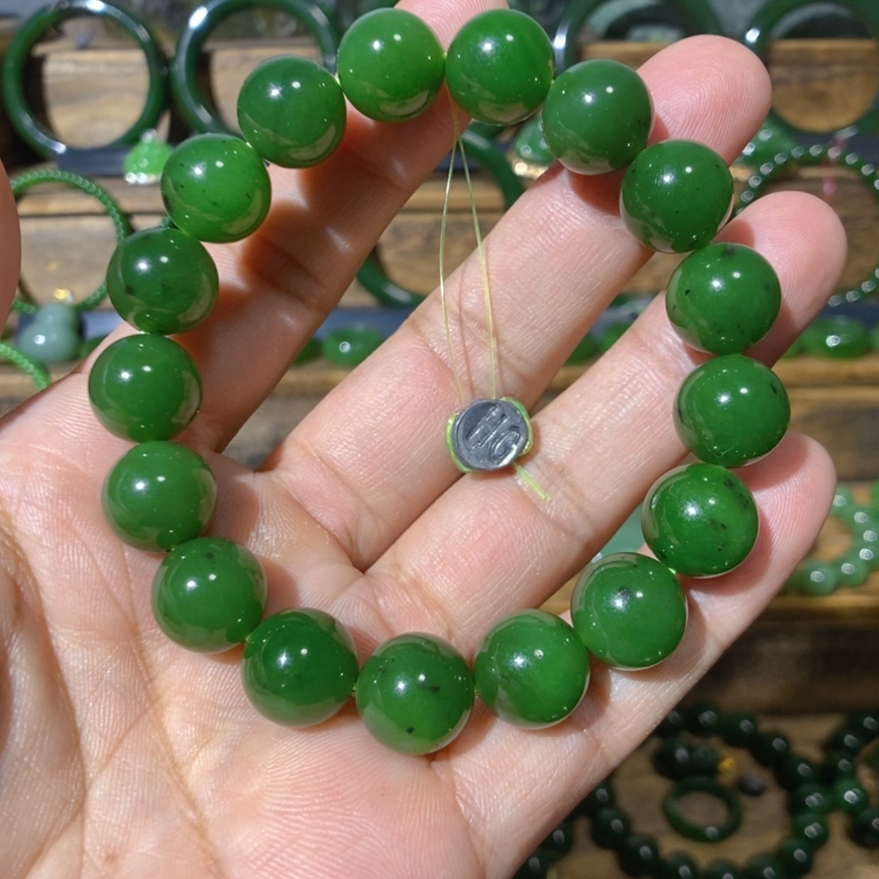 【闪购商品】吊坠(不含链)未镶嵌和田玉俄料辣绿手串12