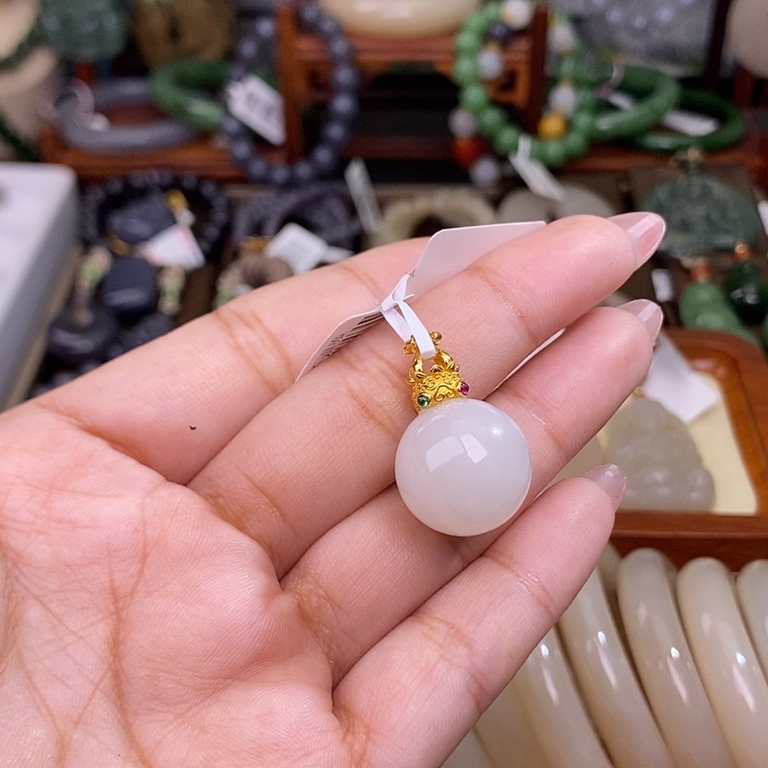 和田玉藕粉老料金镶圆珠吊坠清货价未镶嵌