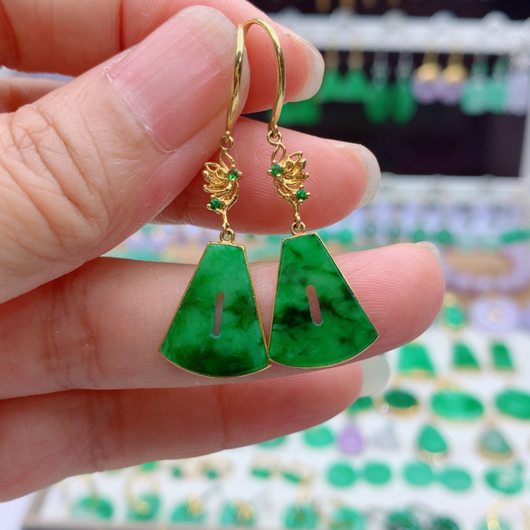 翡翠18K金镶嵌耳饰