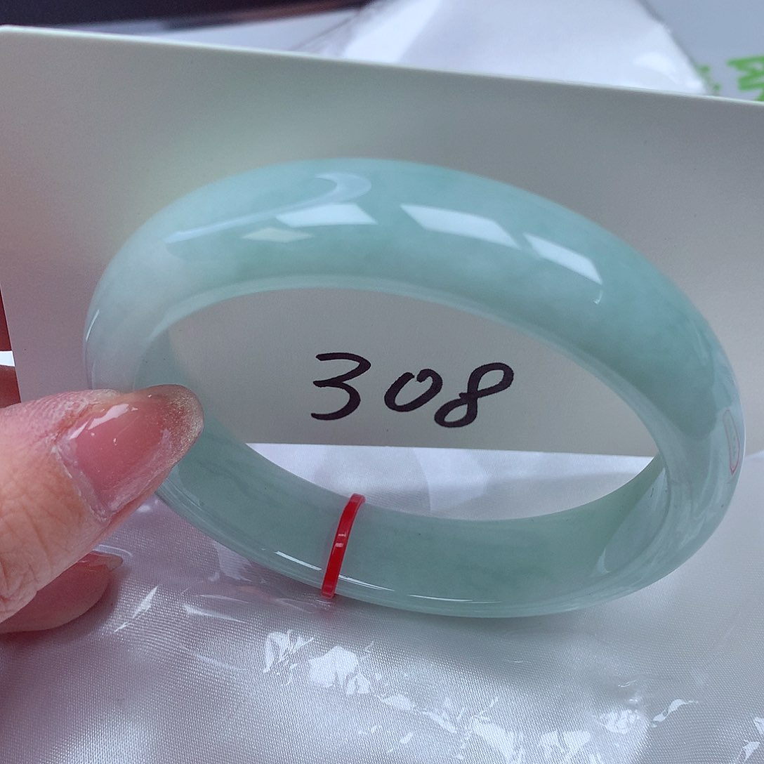 翡翠手镯未镶嵌翡翠