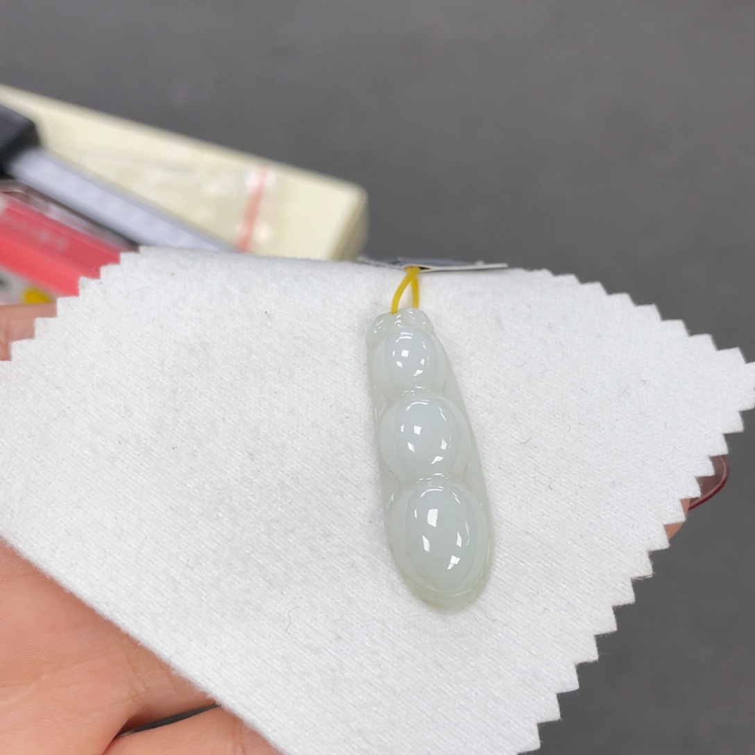 翡翠颈饰未镶嵌福豆