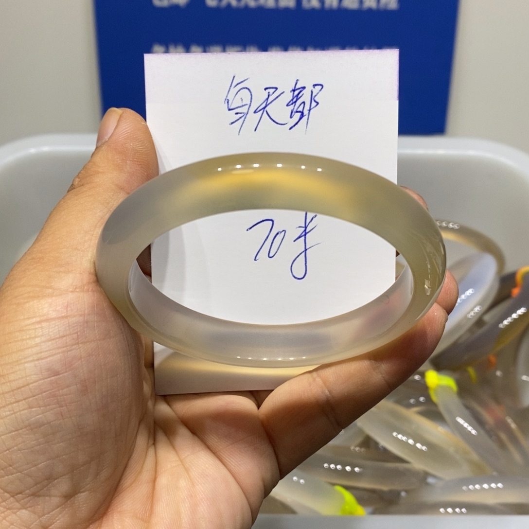 每***累玛瑙/玉髓未镶嵌手镯