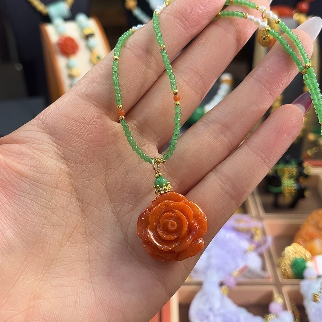 翡翠未镶嵌颈饰福利花开富贵