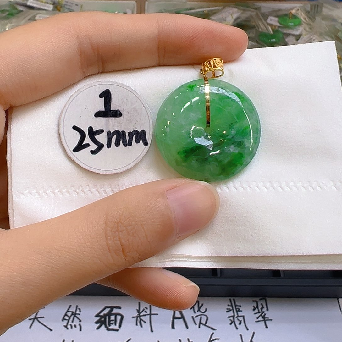 翡翠颈饰18K金镶嵌翡翠