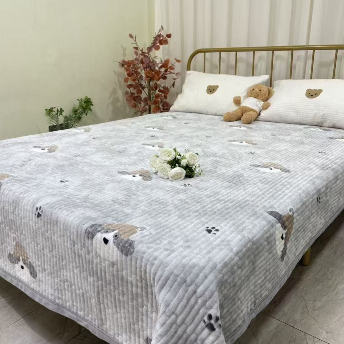 【冬日狗狗】秋冬牛奶绒加厚床盖（尺寸上下5厘米误差介意勿拍）