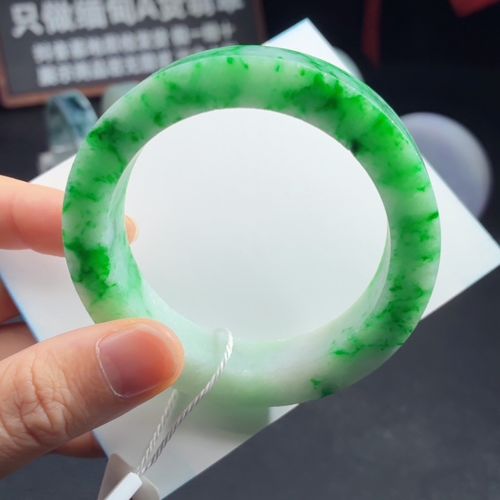 定制翡翠未镶嵌翡翠手镯