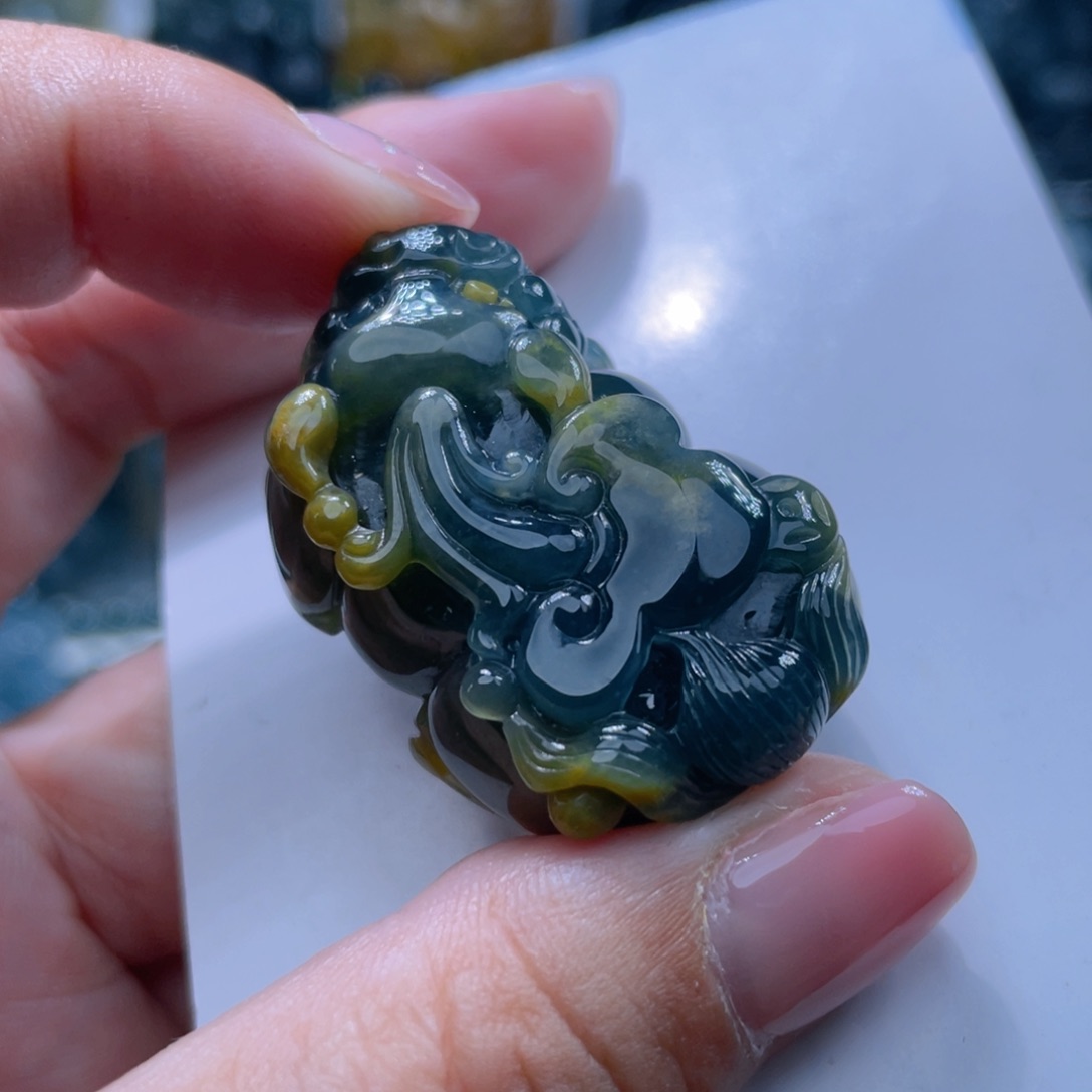 翡翠颈饰未镶嵌二*神