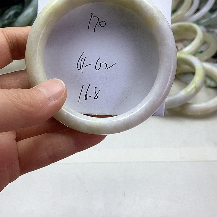 石英质玉手镯未镶嵌