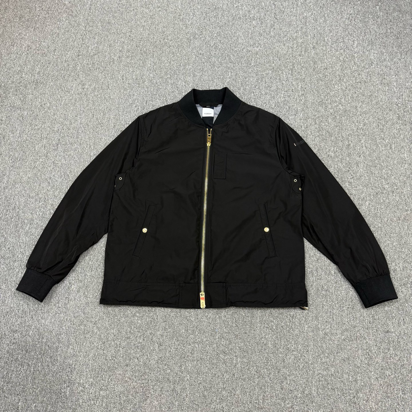 99新 BURBERRY/博柏利 16907221 新款黑色尼龙夹克外套 56码99新