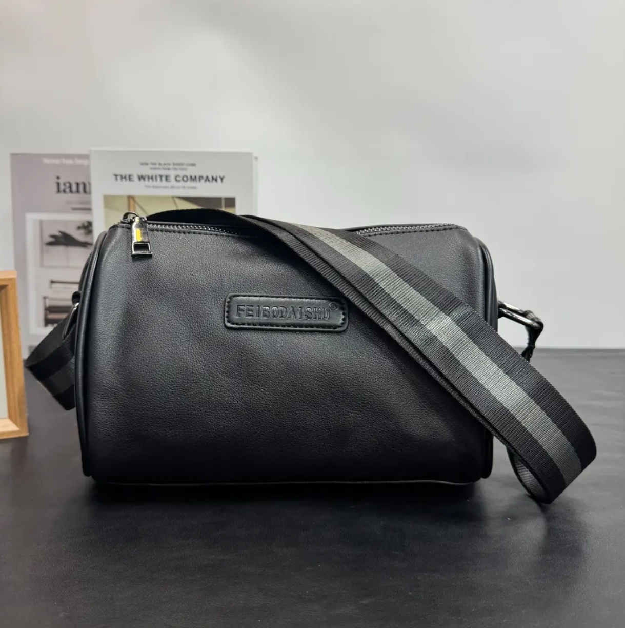 头层牛皮枕头包真皮斜跨包小纹压花小包时尚男包潮流休闲