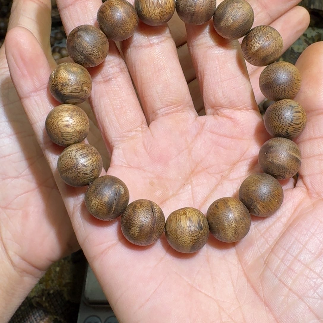 沉香手串皮****看海南乌身老料13.1克老料