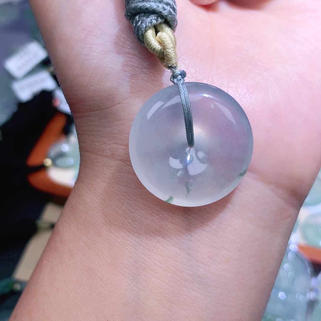 翡翠未镶嵌颈饰平安扣