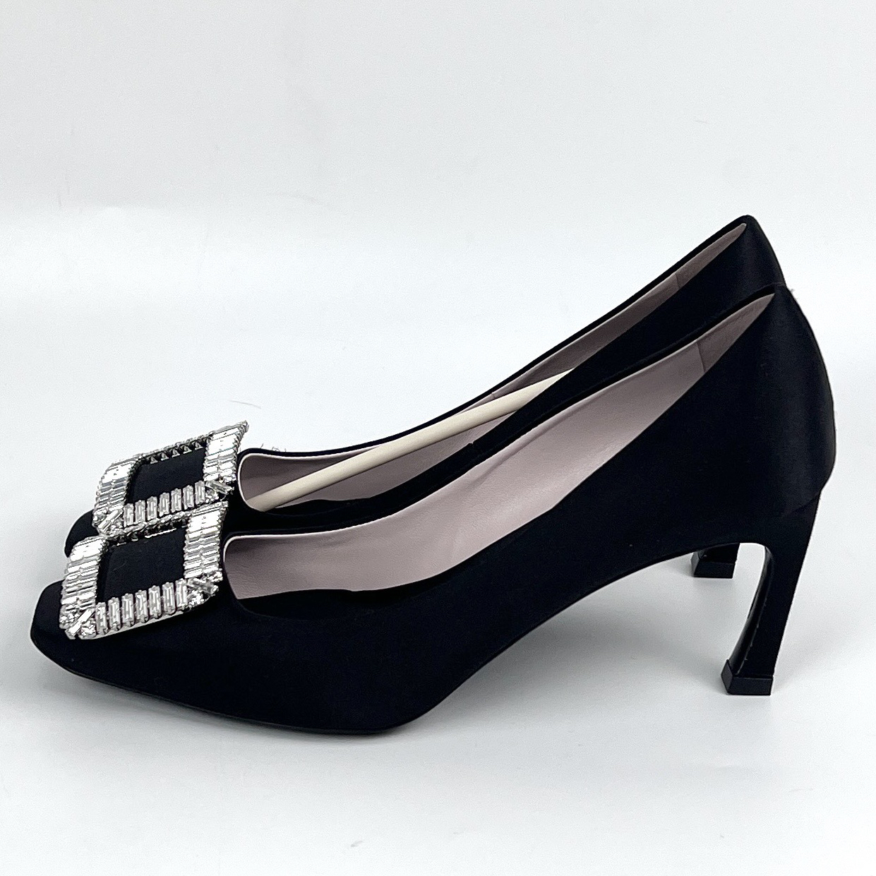 未使用 Roger Vivier/罗杰·维威耶 36.5码 黑色钻扣高跟鞋 lm4081