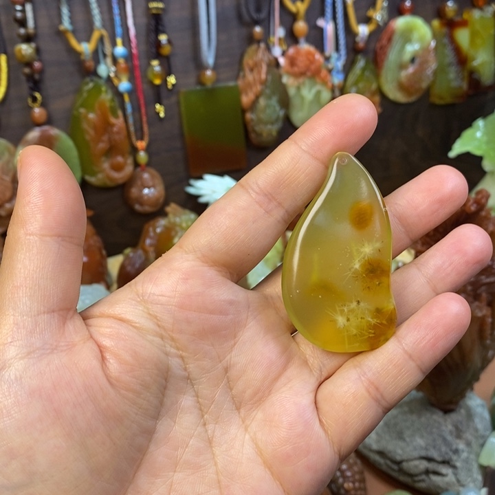 蛇纹石玉未镶嵌颈饰