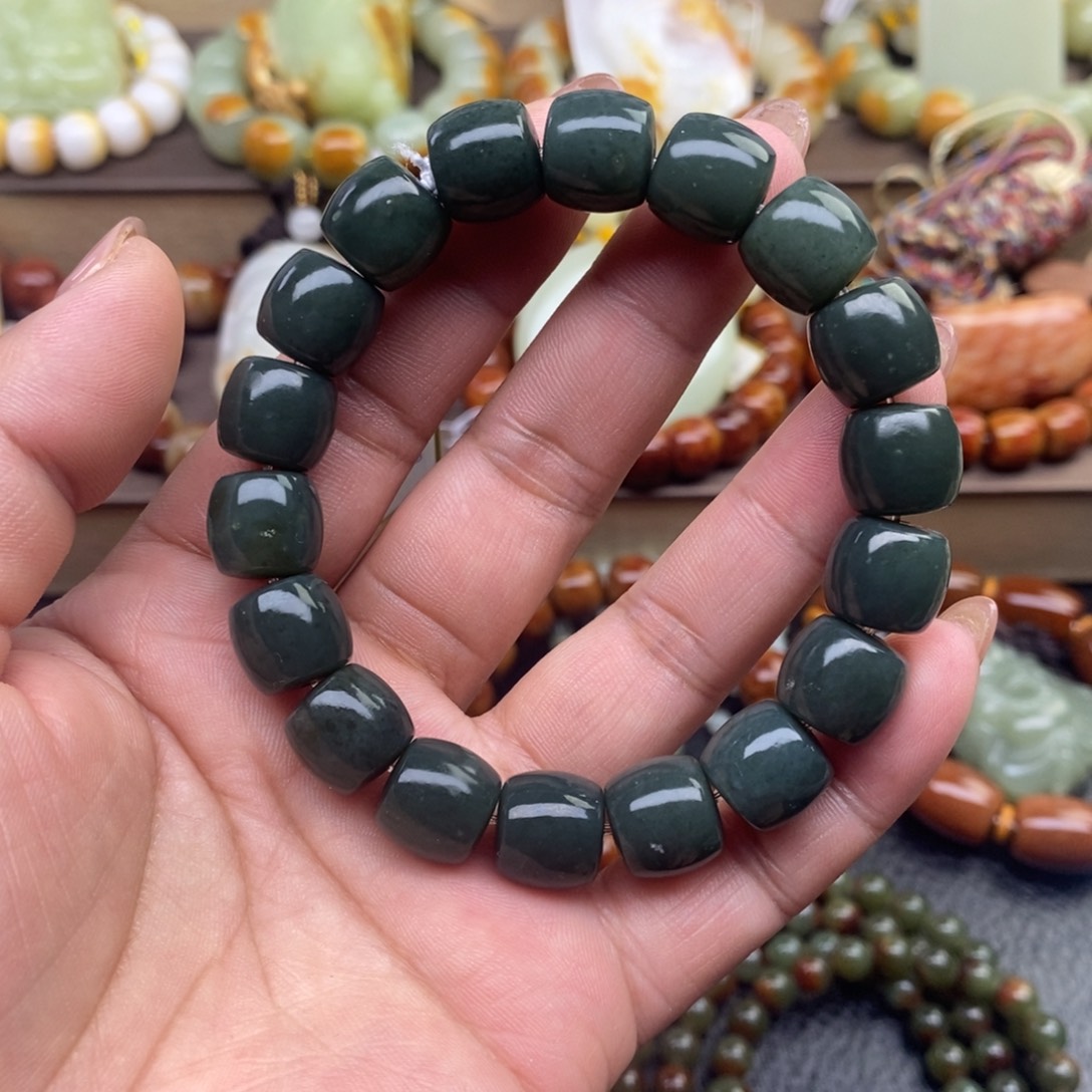 透闪石质玉未镶嵌手串