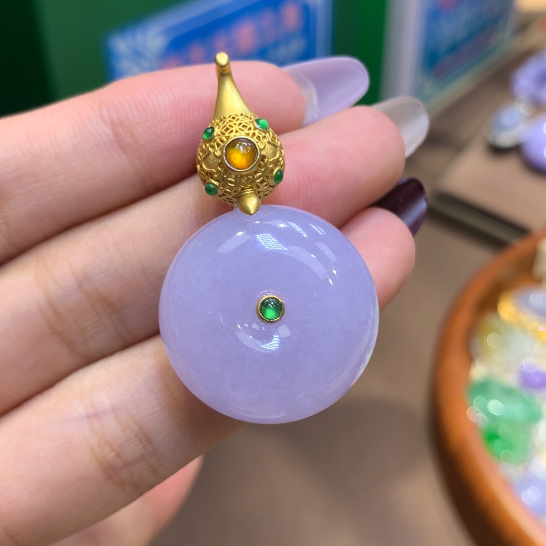 颈饰18K金镶嵌翡翠