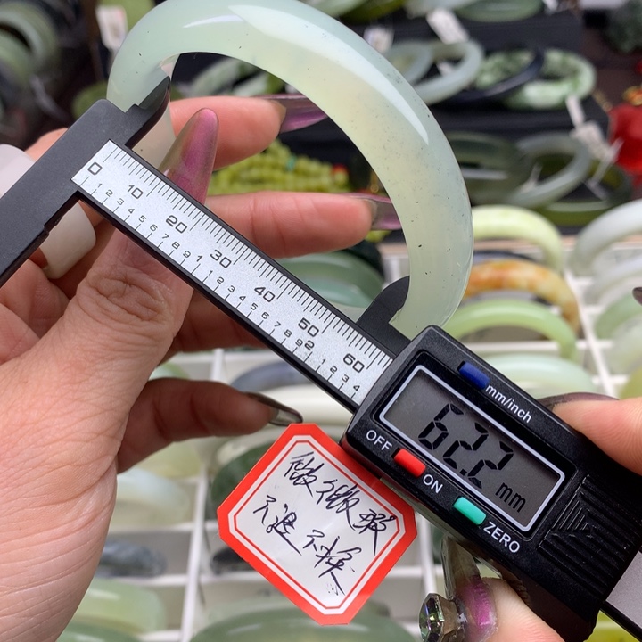 蛇纹石玉手镯未镶嵌737