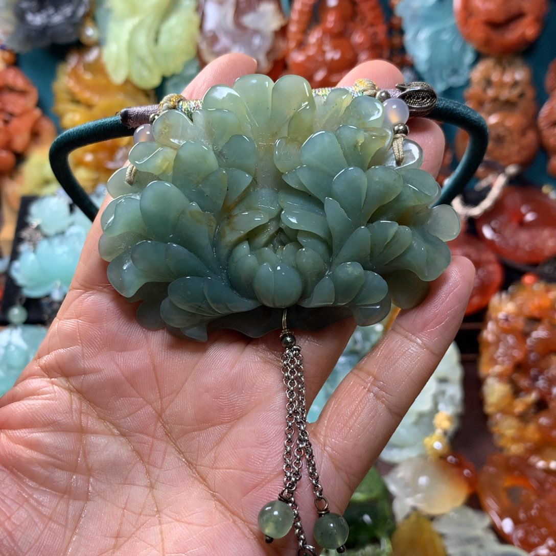 蛇纹石玉挂坠未镶嵌