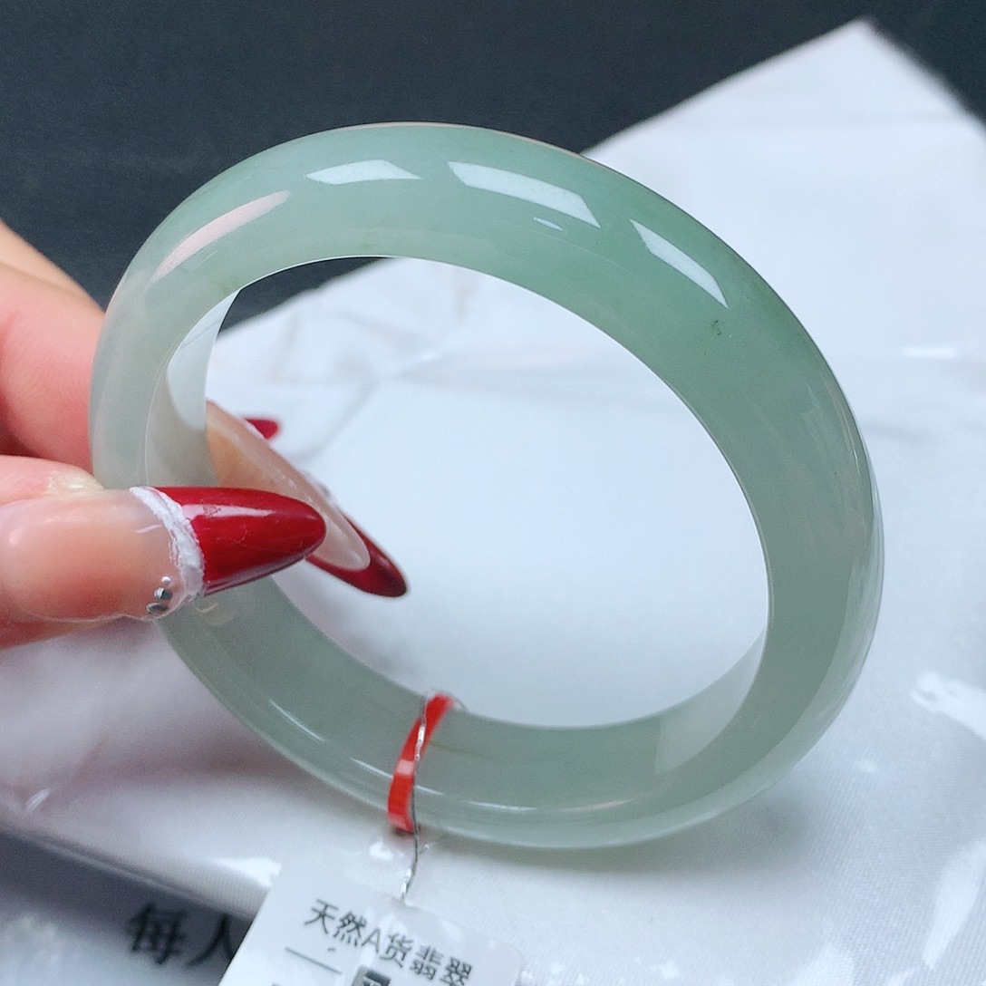 翡翠手镯未镶嵌54圈
