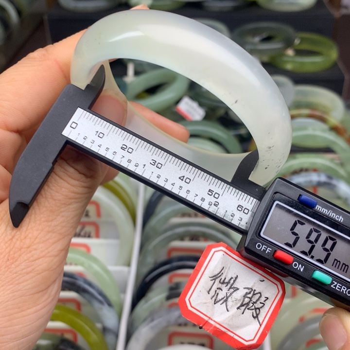 蛇纹石玉未镶嵌手镯366