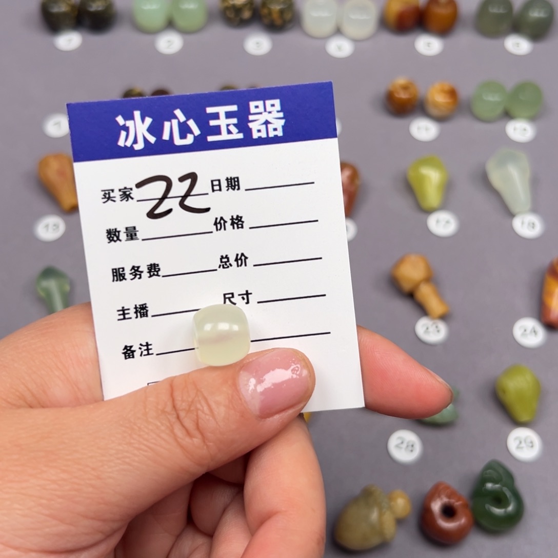 蛇纹石玉颈饰未镶嵌小*子