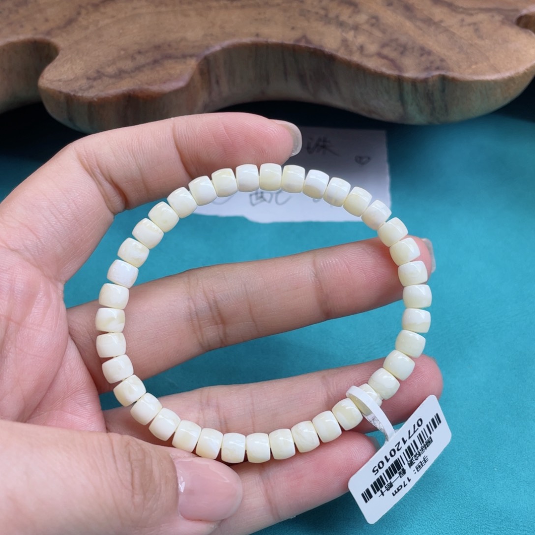 蜜蜡裸石未镶嵌蜜蜡