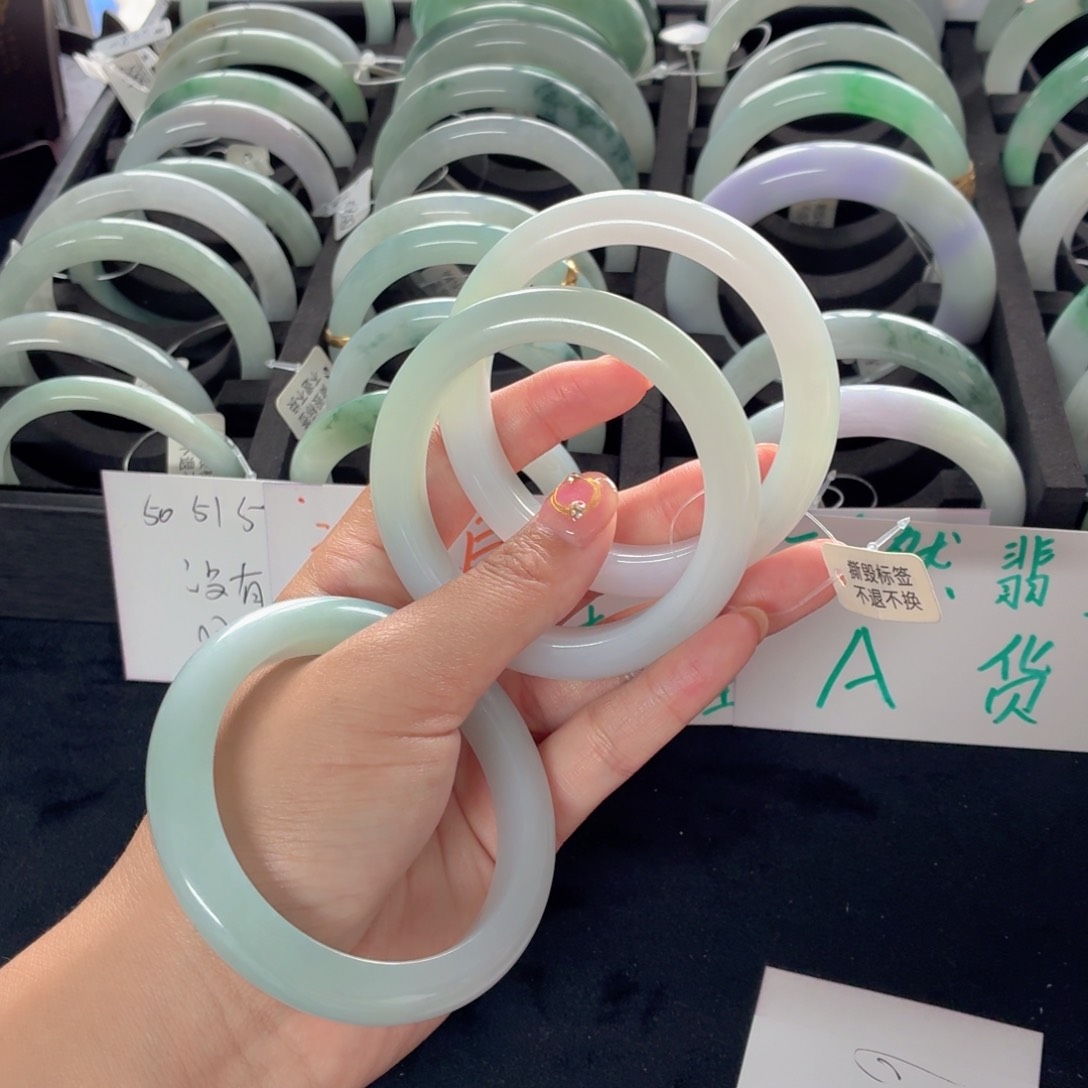 翡翠手镯未镶嵌阿*