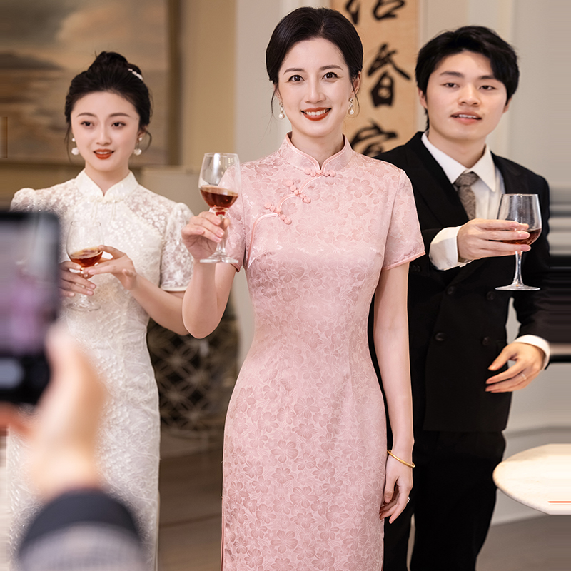 喜婆婆婚宴装2025夏季新款薄款旗袍裙粉色结婚喜妈妈婚礼服年轻款