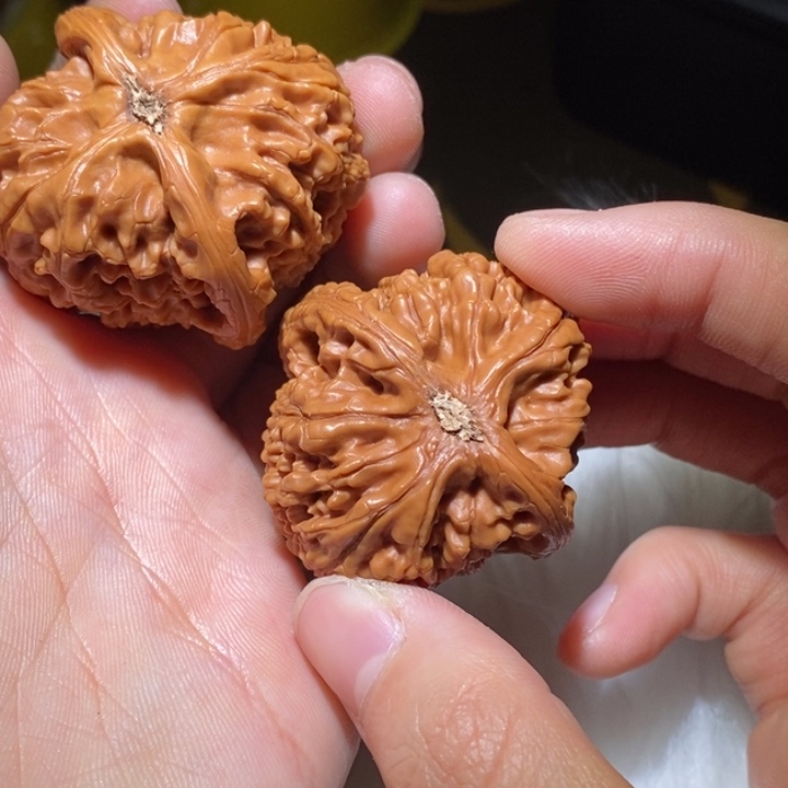 W***d文玩核桃吊坠有修瑕疵水控