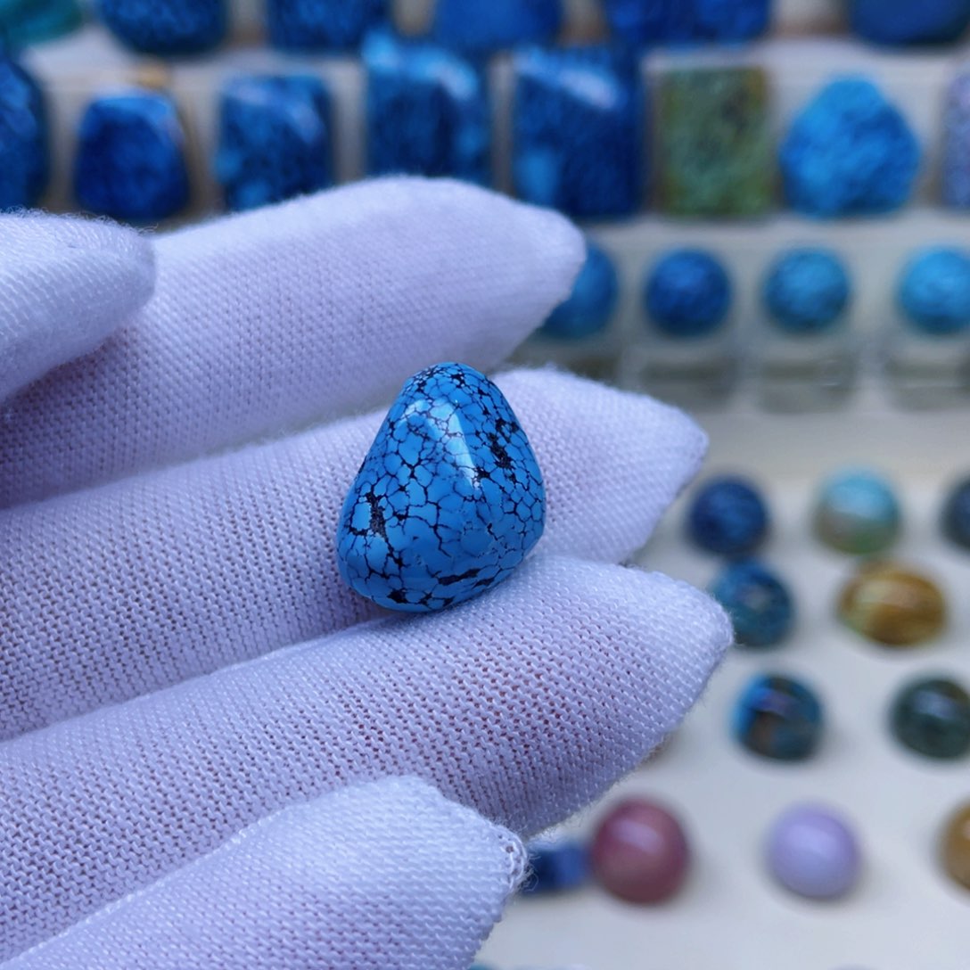 绿松石未镶嵌颈饰