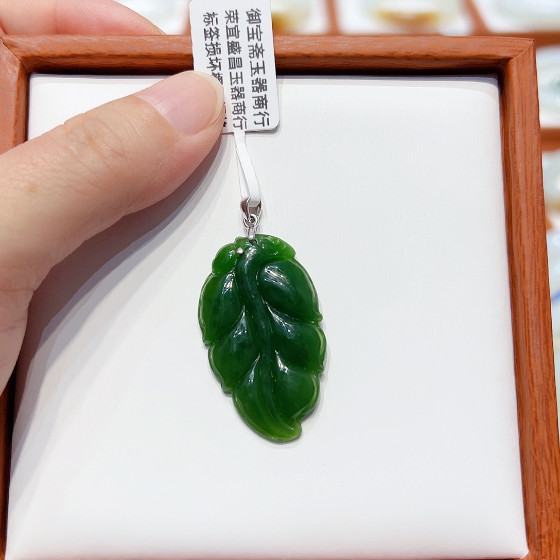 和田玉颈饰18K金镶嵌