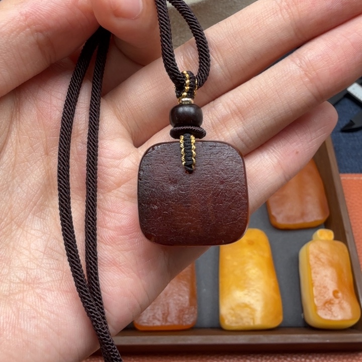 蜜蜡未镶嵌吊坠(赠链)