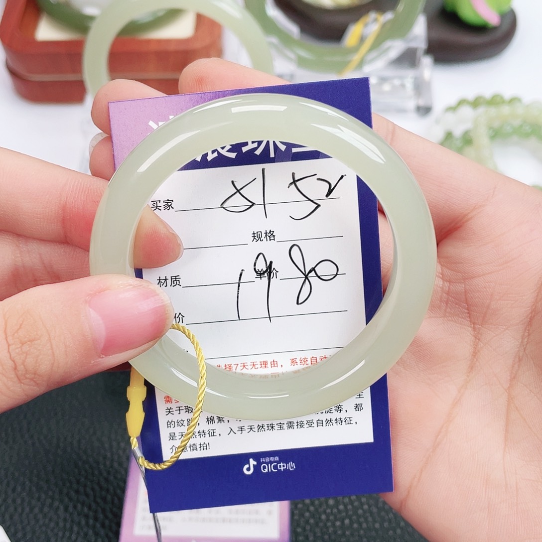 和田玉未镶嵌手镯