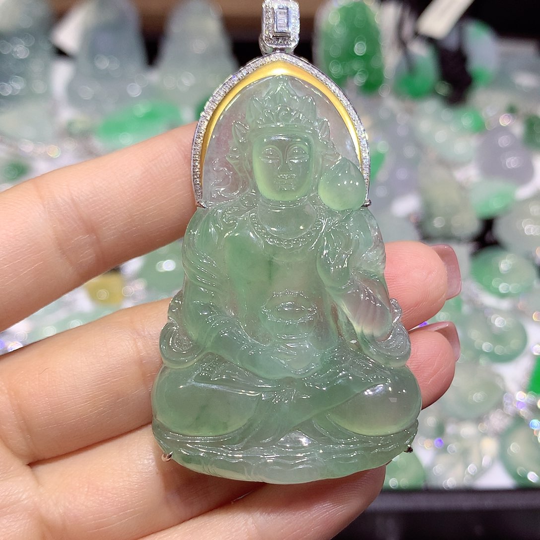 翡翠18K金镶嵌颈饰度母