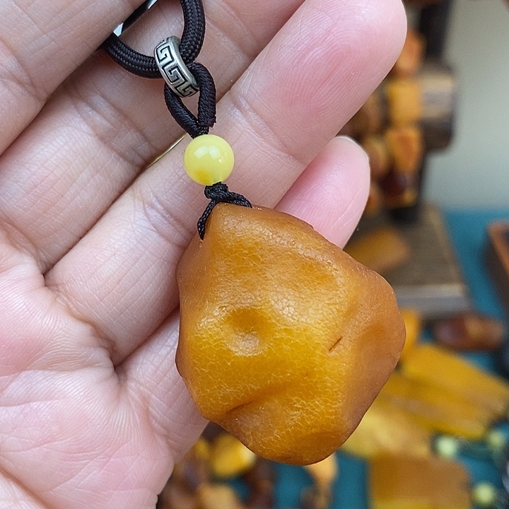 琥珀未镶嵌颈饰吊坠