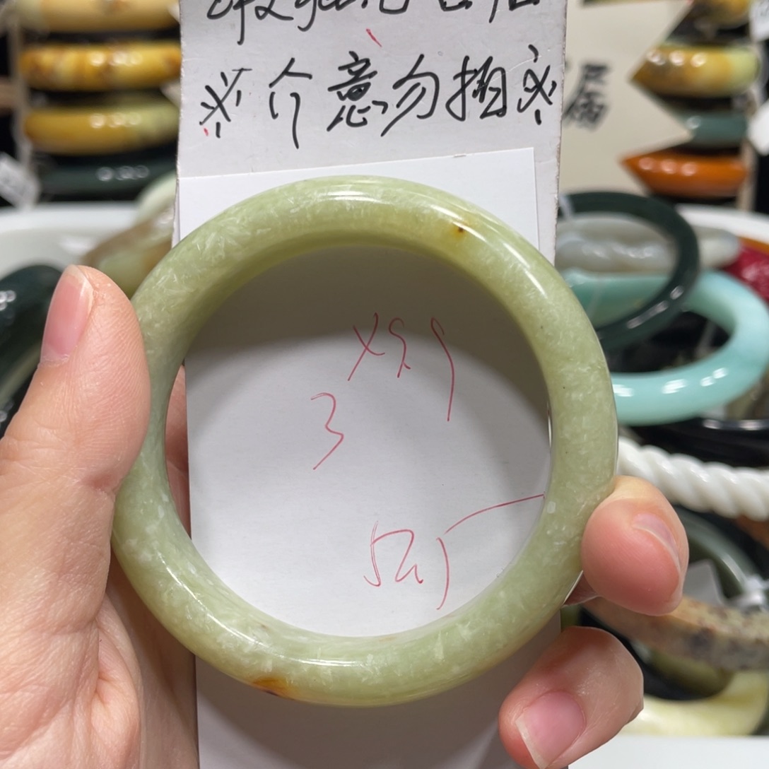 蛇纹石玉手镯未镶嵌