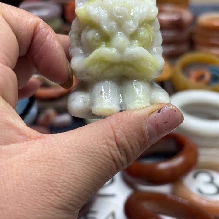 石英岩玉合金颈饰