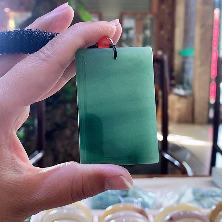 密玉（石英质玉）颈饰未镶嵌