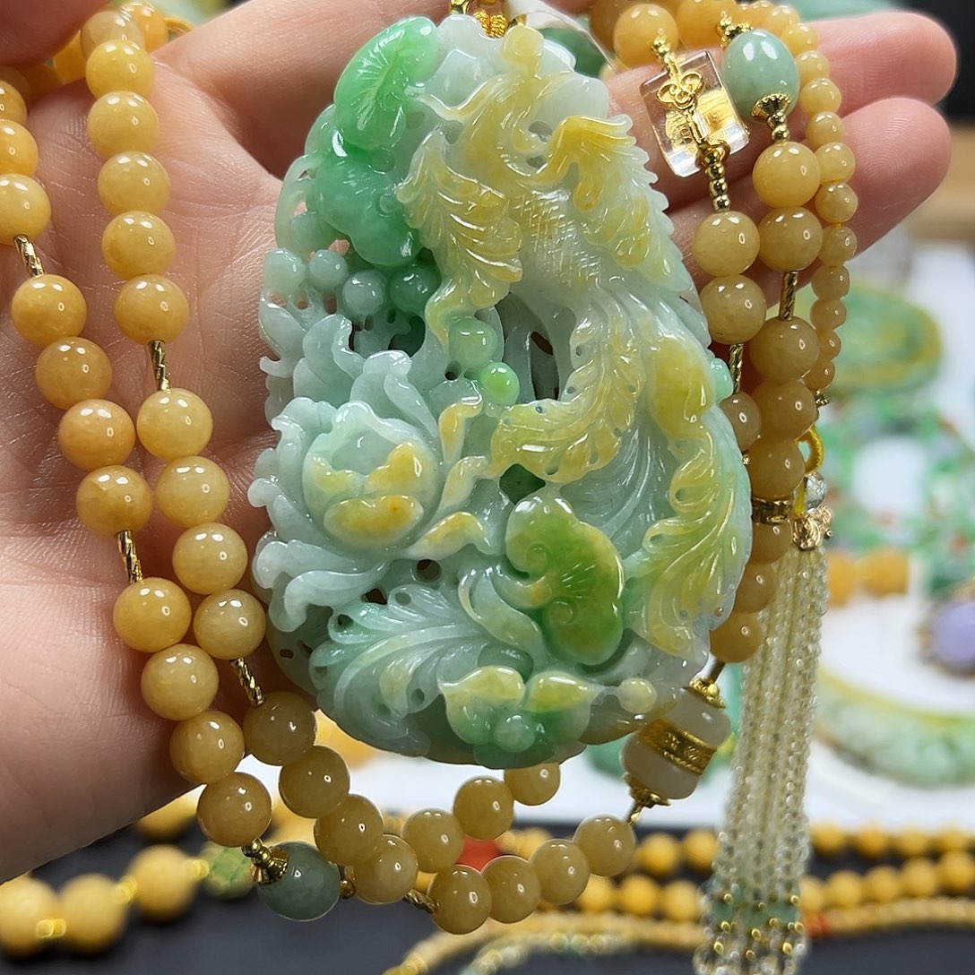 f***i翡翠未镶嵌颈饰吊坠