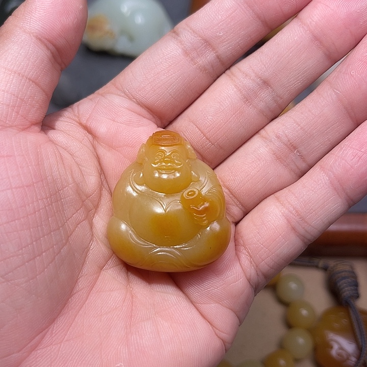 王***山和田玉未镶嵌颈饰