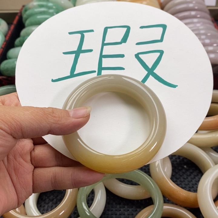 s***r石英质玉未镶嵌手镯