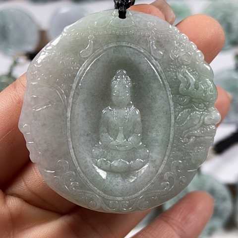 翡翠颈饰未镶嵌佛魔一念福利