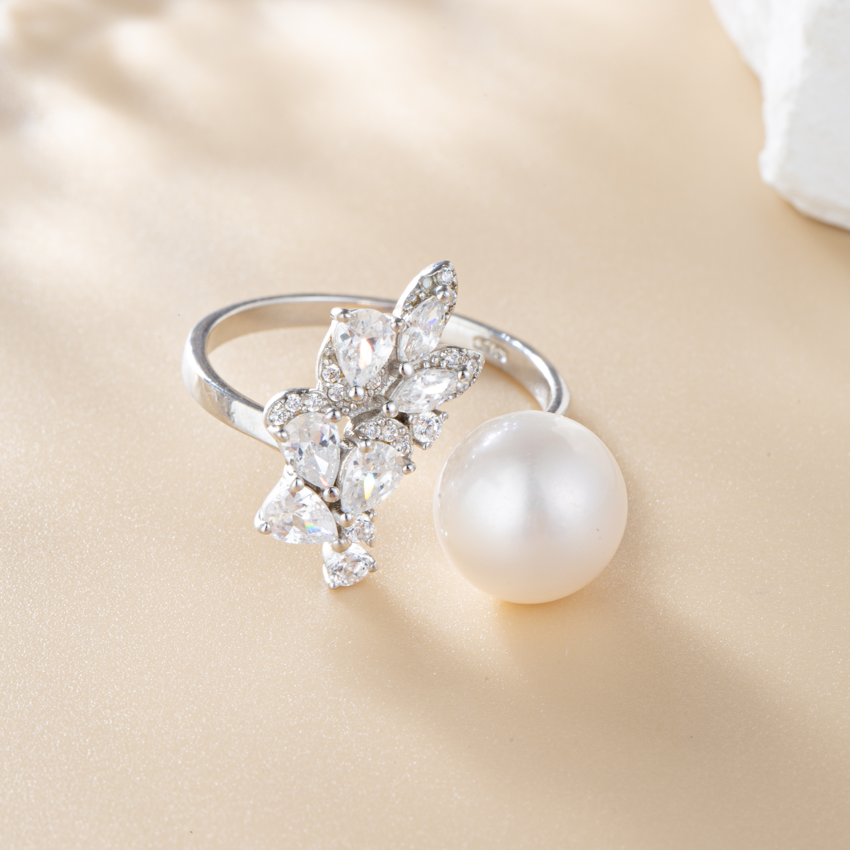 淡水冷光澳白 S925银镀金 金枝玉叶【甜恬】极光锆石镶嵌戒指9-10mm