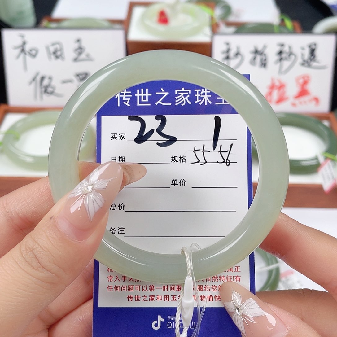 和田玉手镯未镶嵌