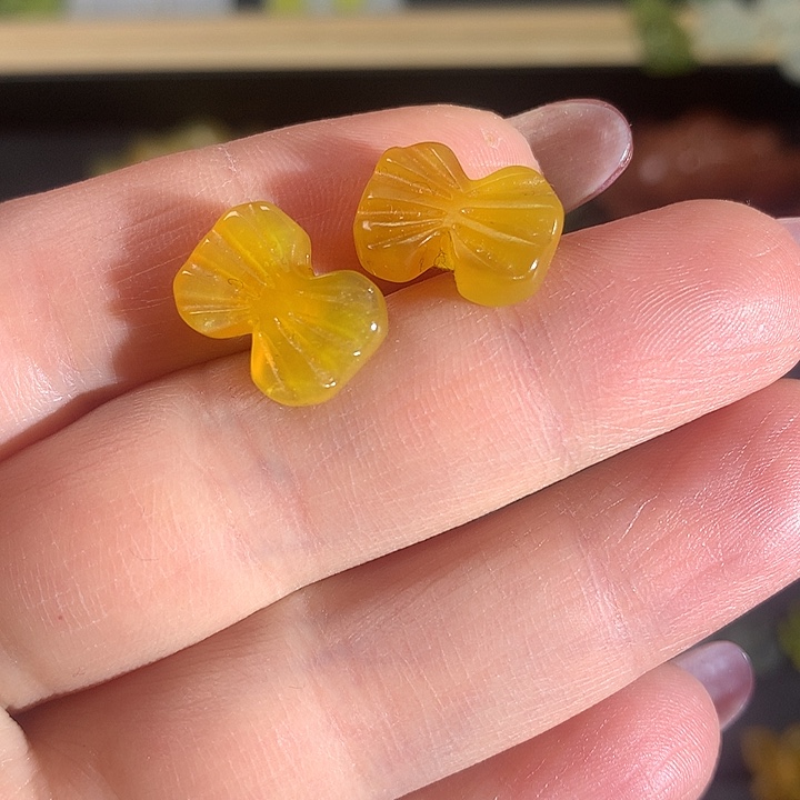 蛇纹石玉未镶嵌耳钉