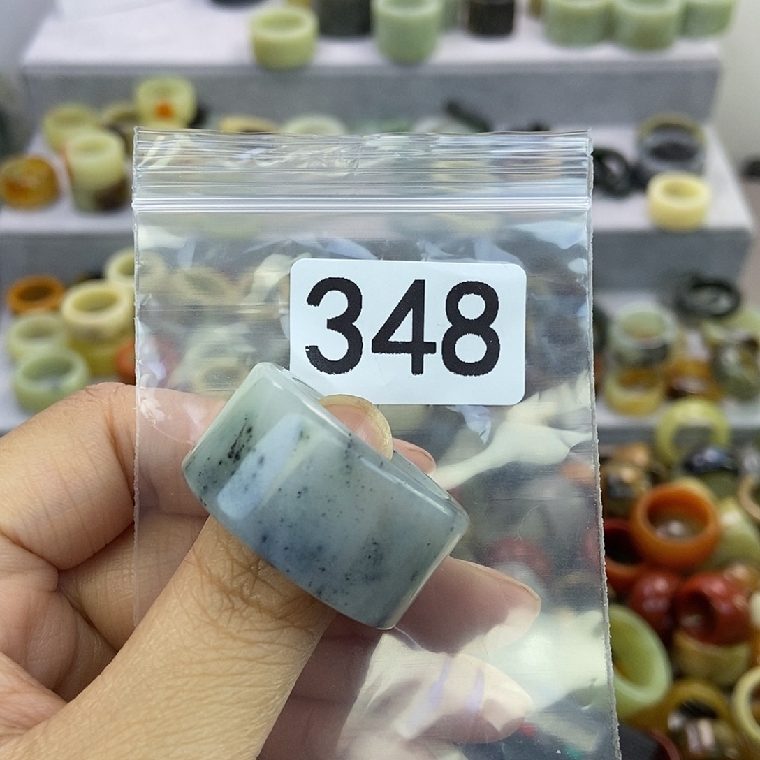 宇***”蛇纹石玉未镶嵌戒指